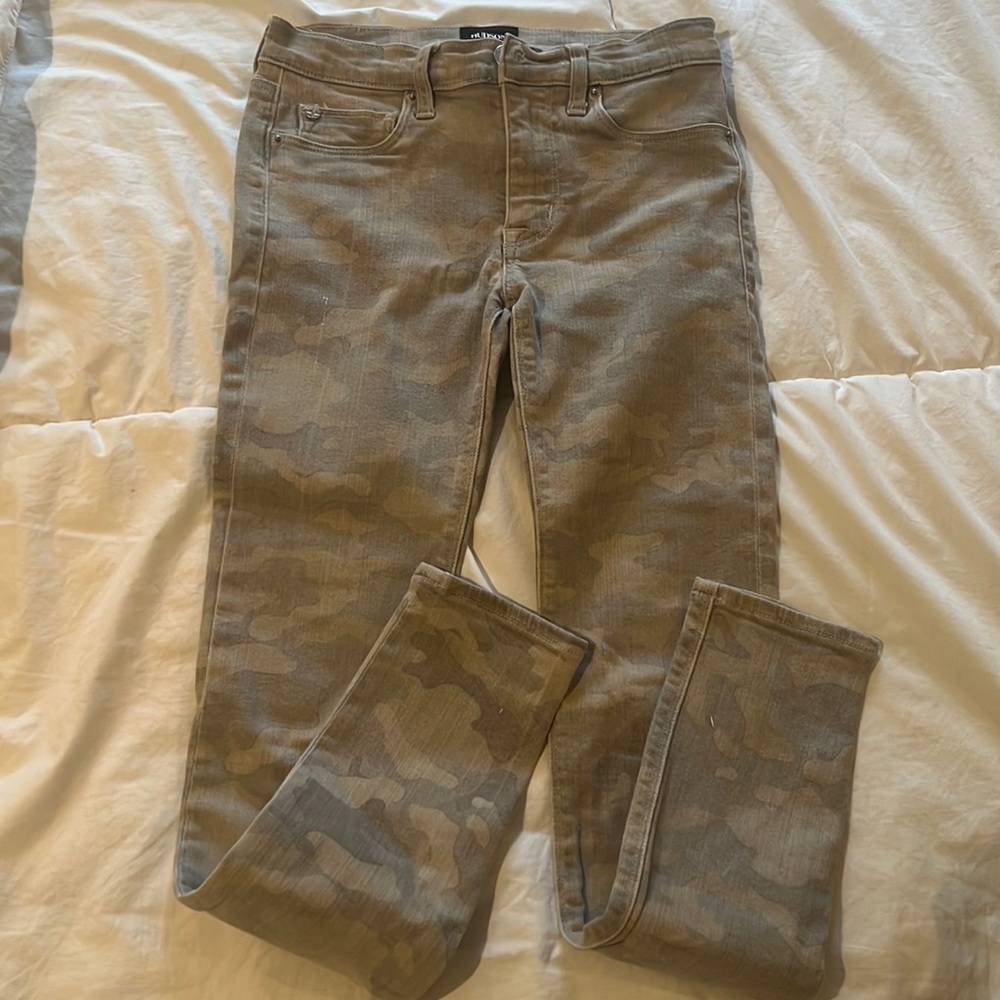 Hudson Light camo jeans in excellent condition.. size 23